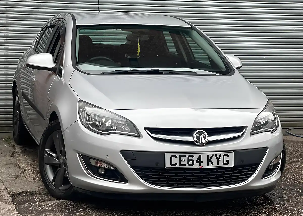 Used 2014 Vauxhall Astra Sri Silver - Interior and Exterior details 15