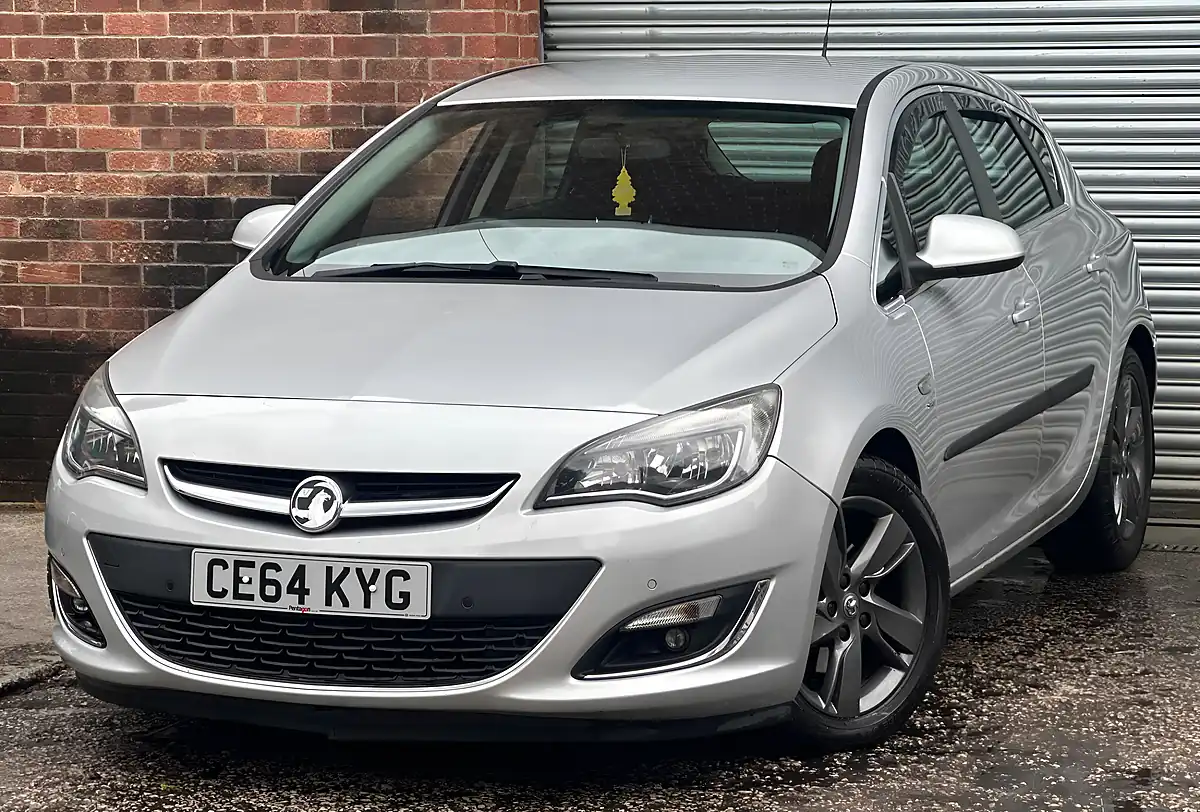 Used 2014 Vauxhall Astra Sri Silver - Interior and Exterior details 2