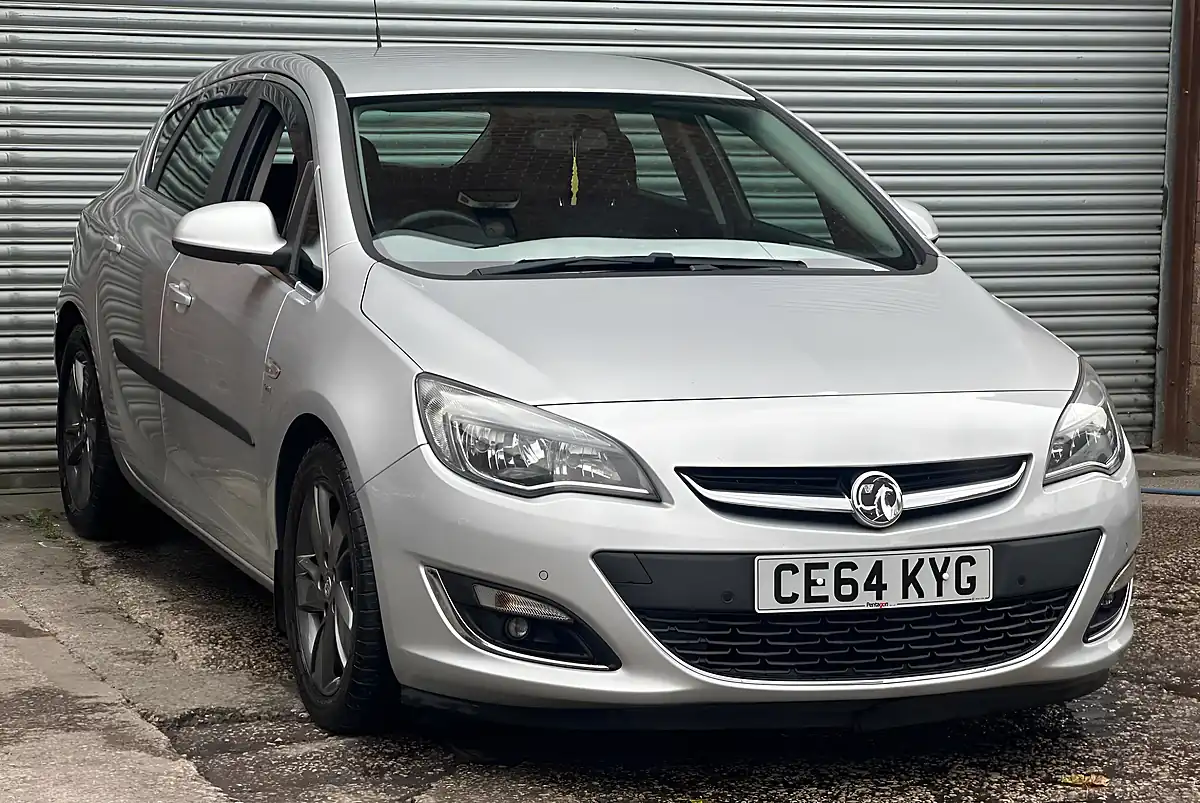 Used 2014 Vauxhall Astra Sri Silver - Interior and Exterior details 3