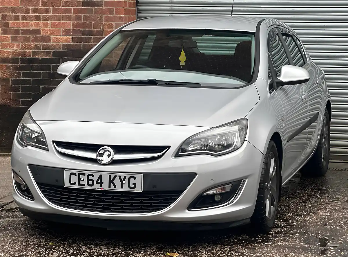 Used 2014 Vauxhall Astra Sri Silver - Interior and Exterior details 4