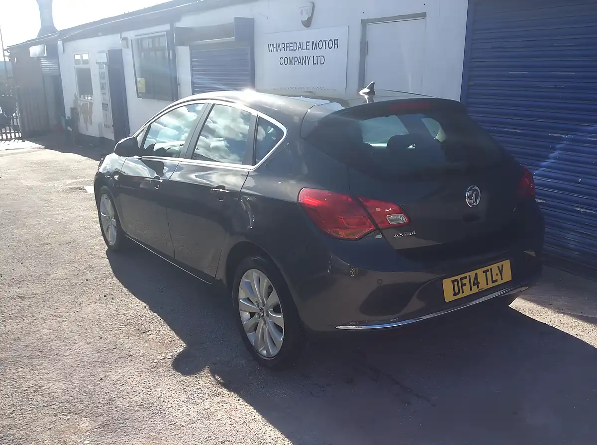 Used 2014 Vauxhall Astra Tech Line Grey - Interior and Exterior details 4