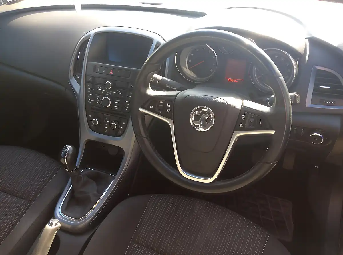 Used 2014 Vauxhall Astra Tech Line Grey - Interior and Exterior details 8