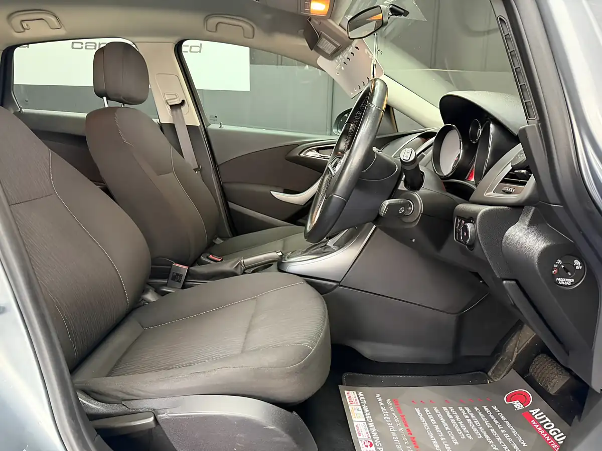 Used 2014 Vauxhall Astra Tech Line Silver - Interior and Exterior details 10
