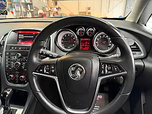 Used 2014 Vauxhall Astra Tech Line Silver - Interior and Exterior details 12