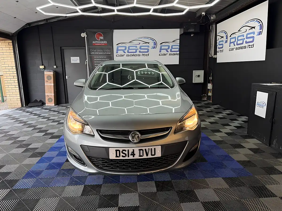 Used 2014 Vauxhall Astra Tech Line Silver - Interior and Exterior details 2