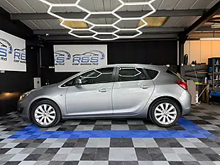 Used 2014 Vauxhall Astra Tech Line Silver - Interior and Exterior details 3