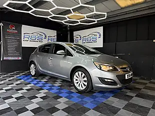 Used 2014 Vauxhall Astra Tech Line Silver - Interior and Exterior details 4