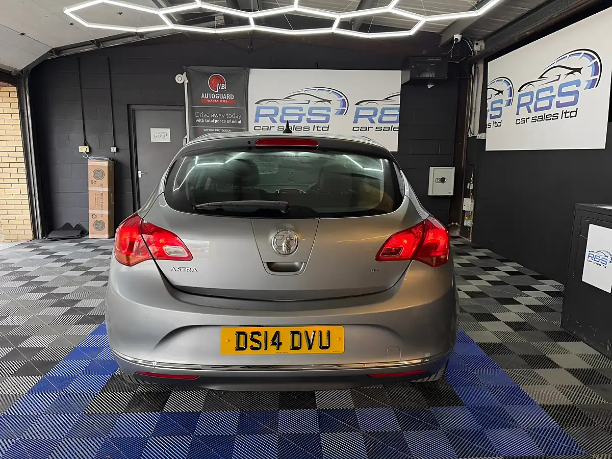 Used 2014 Vauxhall Astra Tech Line Silver - Interior and Exterior details 6