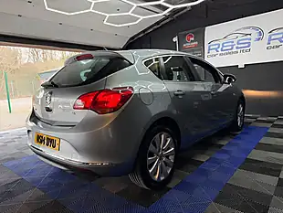 Used 2014 Vauxhall Astra Tech Line Silver - Interior and Exterior details 7