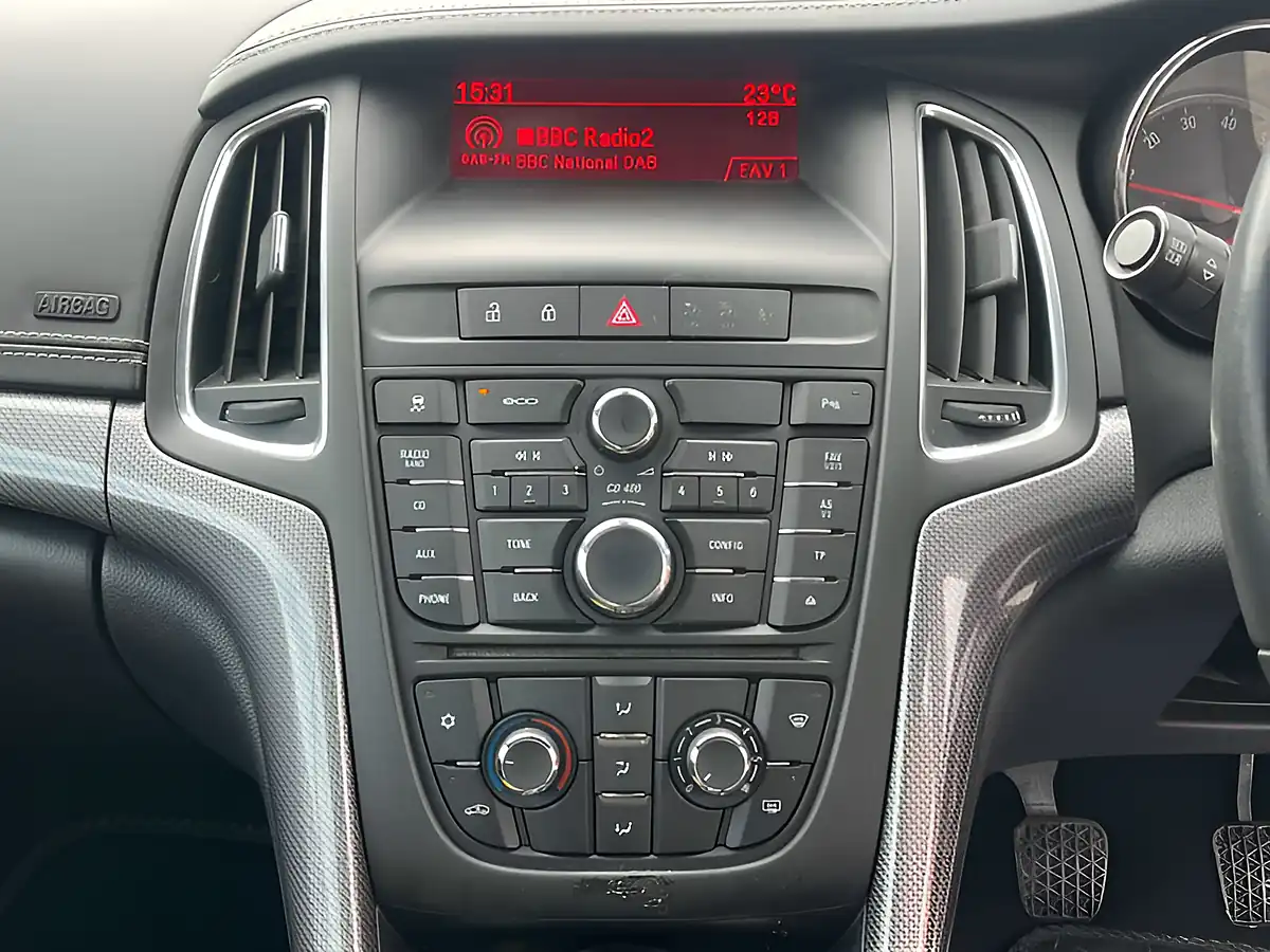 Used 2014 Vauxhall Cascada Se Black - Interior and Exterior details 12