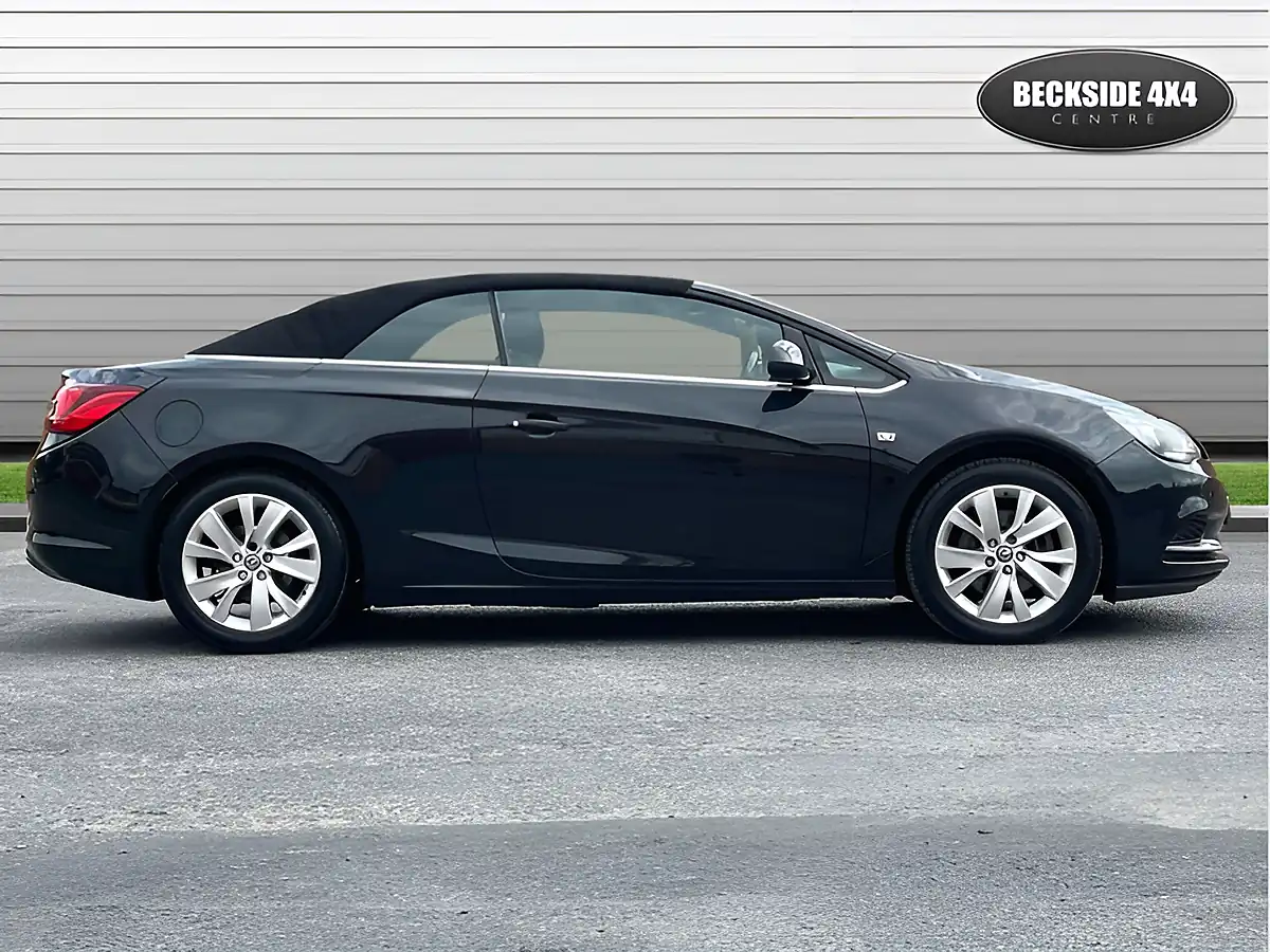 Used 2014 Vauxhall Cascada Se Black - Interior and Exterior details 2