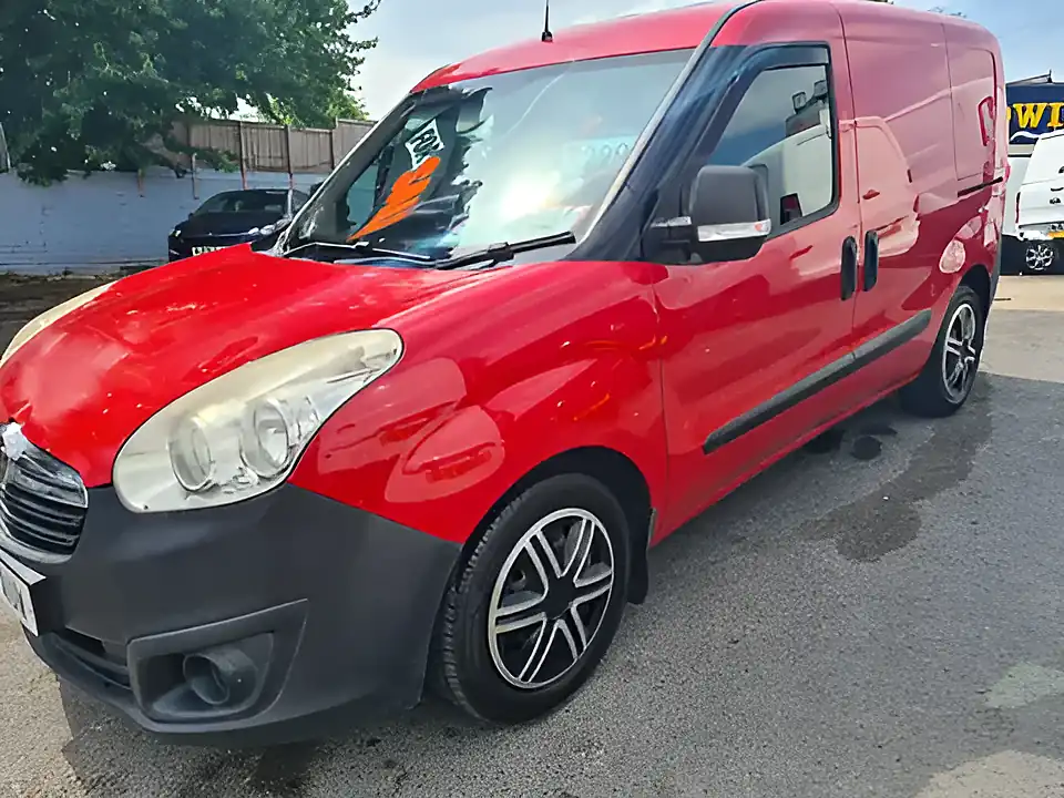 Used 2014 Vauxhall Combo 2300 Bright Red - Interior and Exterior details 10