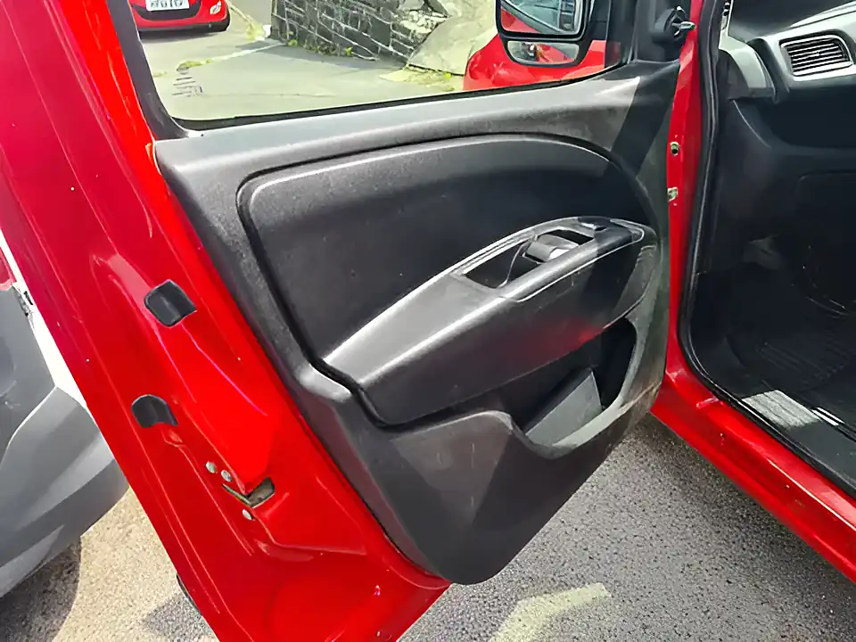 Used 2014 Vauxhall Combo 2300 Bright Red - Interior and Exterior details 16