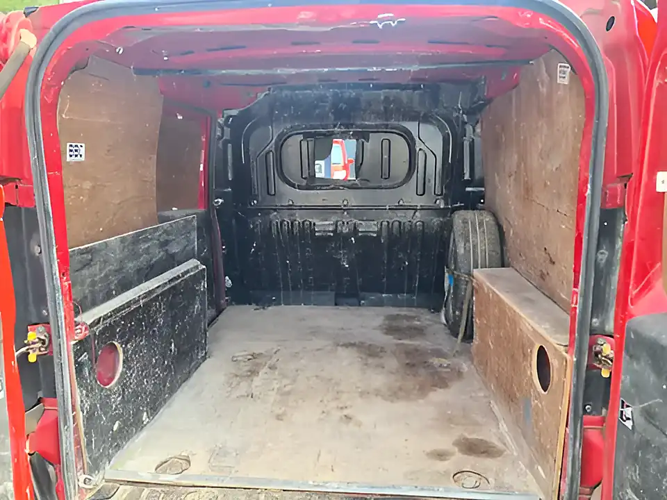 Used 2014 Vauxhall Combo 2300 Bright Red - Interior and Exterior details 17