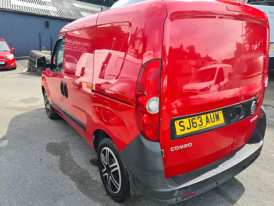 Used 2014 Vauxhall Combo 2300 Bright Red - Interior and Exterior details 18