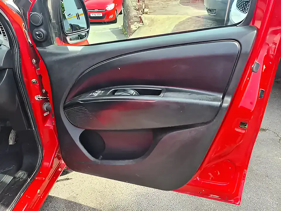 Used 2014 Vauxhall Combo 2300 Bright Red - Interior and Exterior details 19
