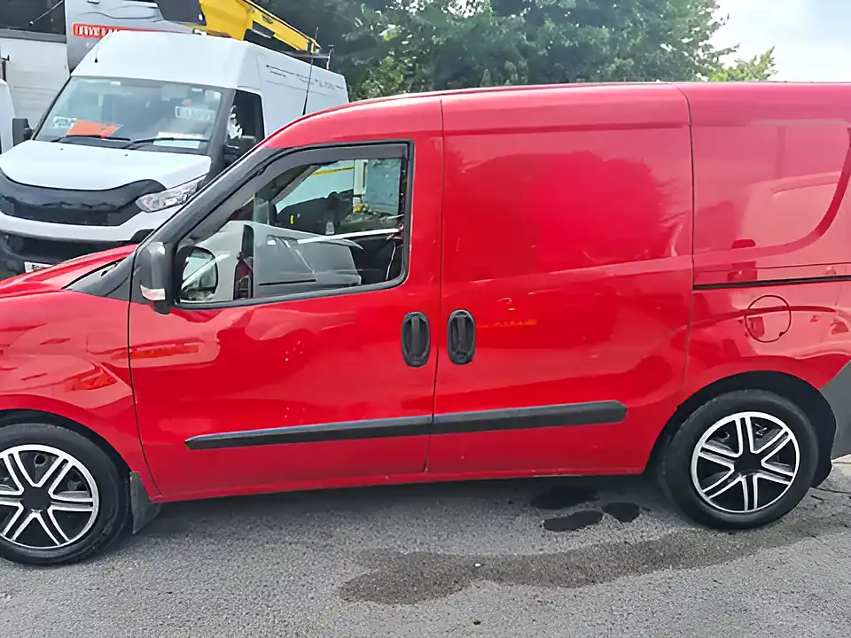 Used 2014 Vauxhall Combo 2300 Bright Red - Interior and Exterior details 2