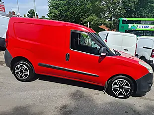 Used 2014 Vauxhall Combo 2300 Bright Red - Interior and Exterior details 4
