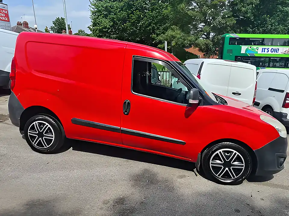 Used 2014 Vauxhall Combo 2300 Bright Red - Interior and Exterior details 4