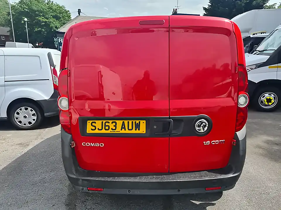 Used 2014 Vauxhall Combo 2300 Bright Red - Interior and Exterior details 6