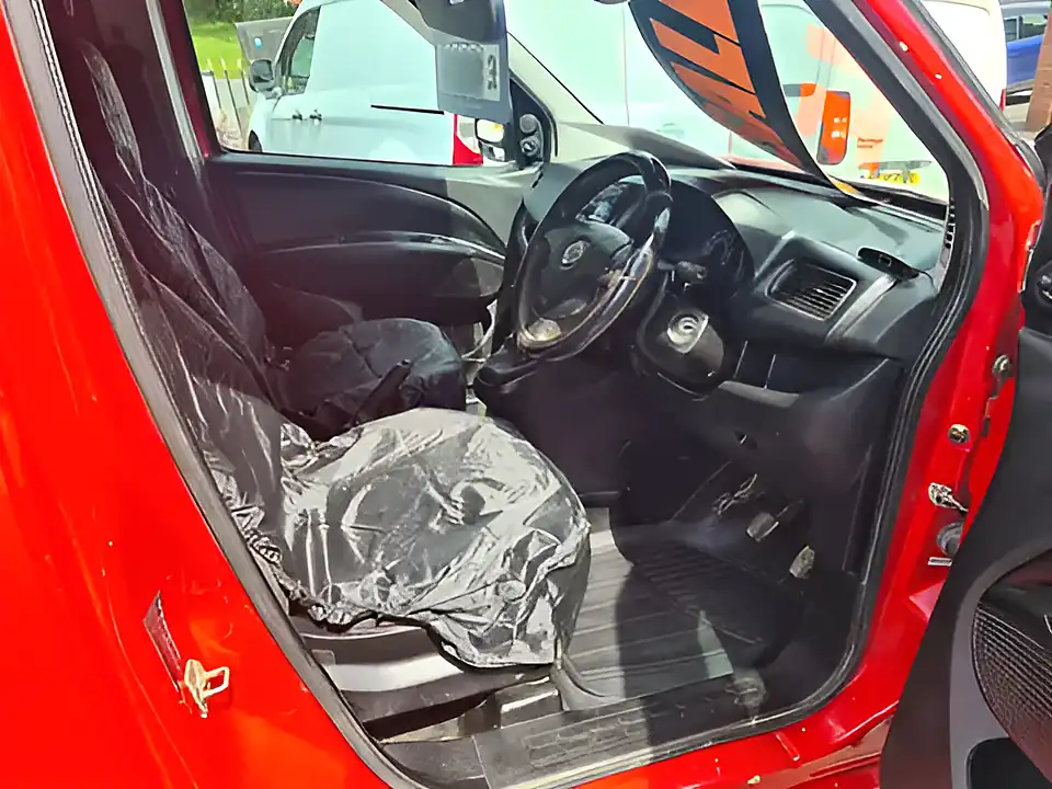 Used 2014 Vauxhall Combo 2300 Bright Red - Interior and Exterior details 8