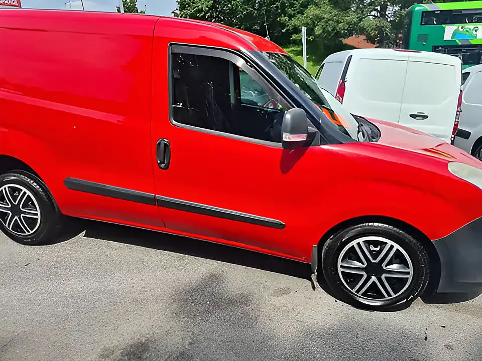 Used 2014 Vauxhall Combo 2300 Bright Red - Interior and Exterior details 9