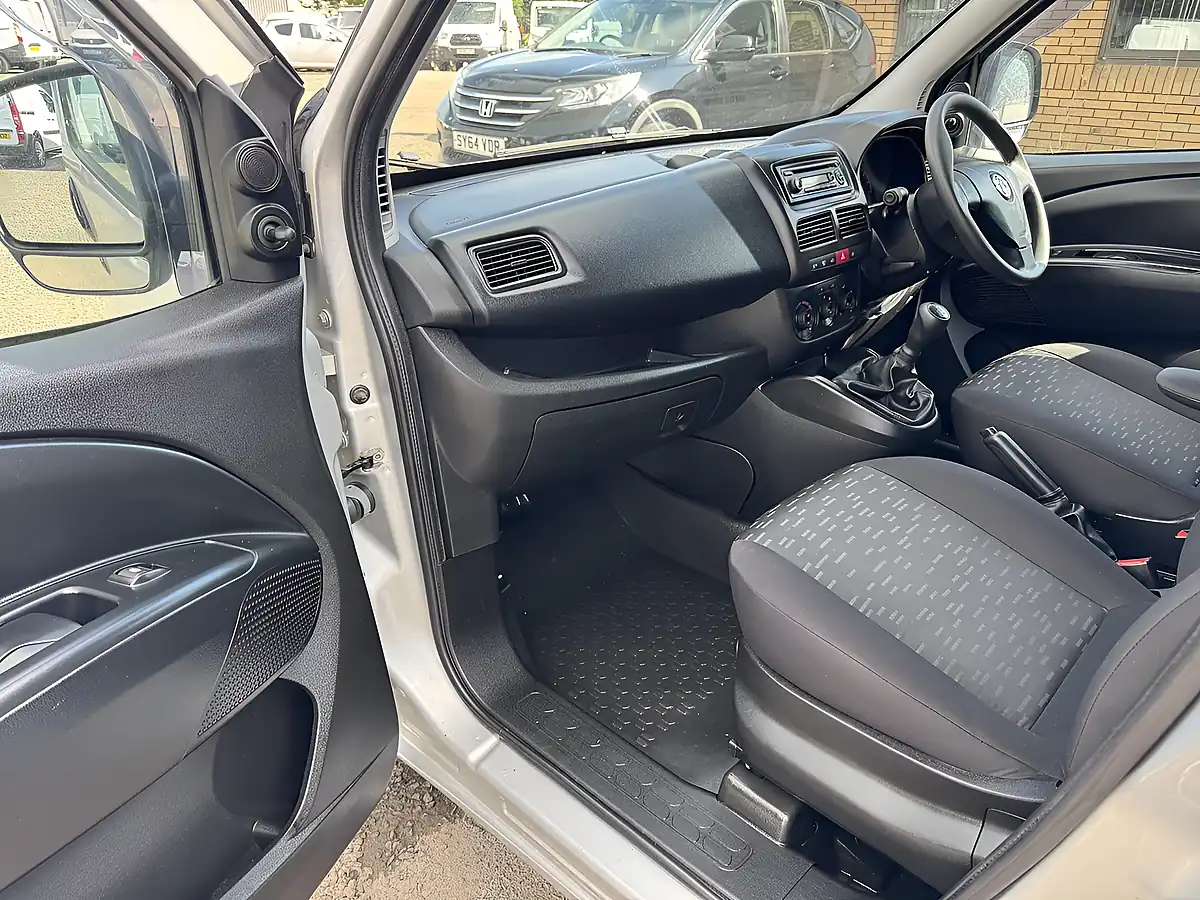 Used 2014 Vauxhall Combo Sportive Silver - Interior and Exterior details 10