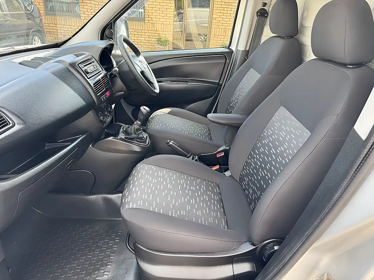 Used 2014 Vauxhall Combo Sportive Silver - Interior and Exterior details 11