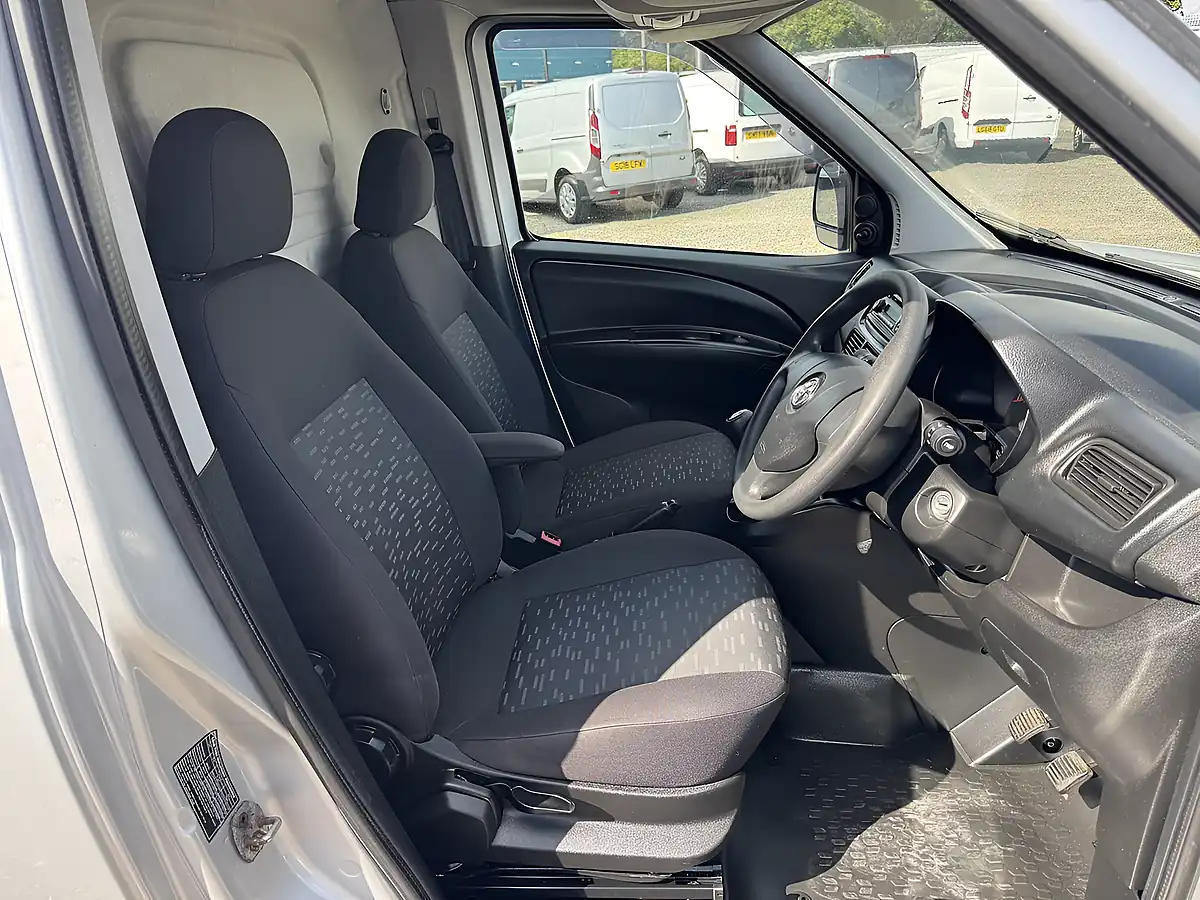 Used 2014 Vauxhall Combo Sportive Silver - Interior and Exterior details 14