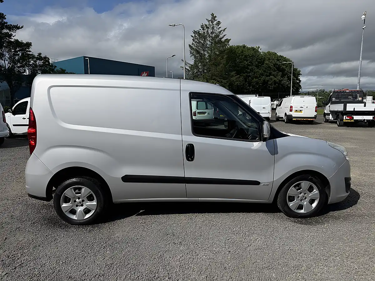 Used 2014 Vauxhall Combo Sportive Silver - Interior and Exterior details 4