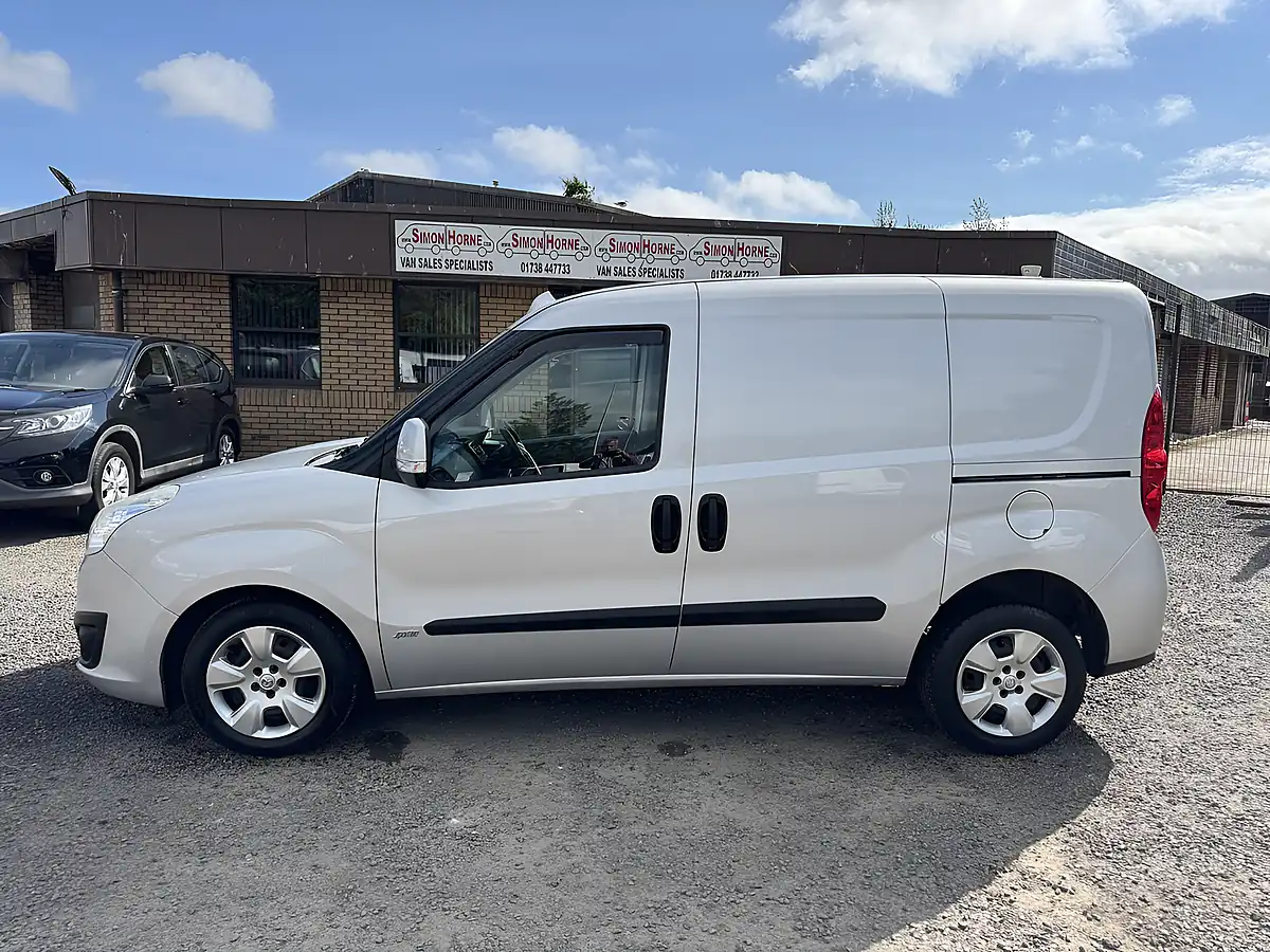 Used 2014 Vauxhall Combo Sportive Silver - Interior and Exterior details 8