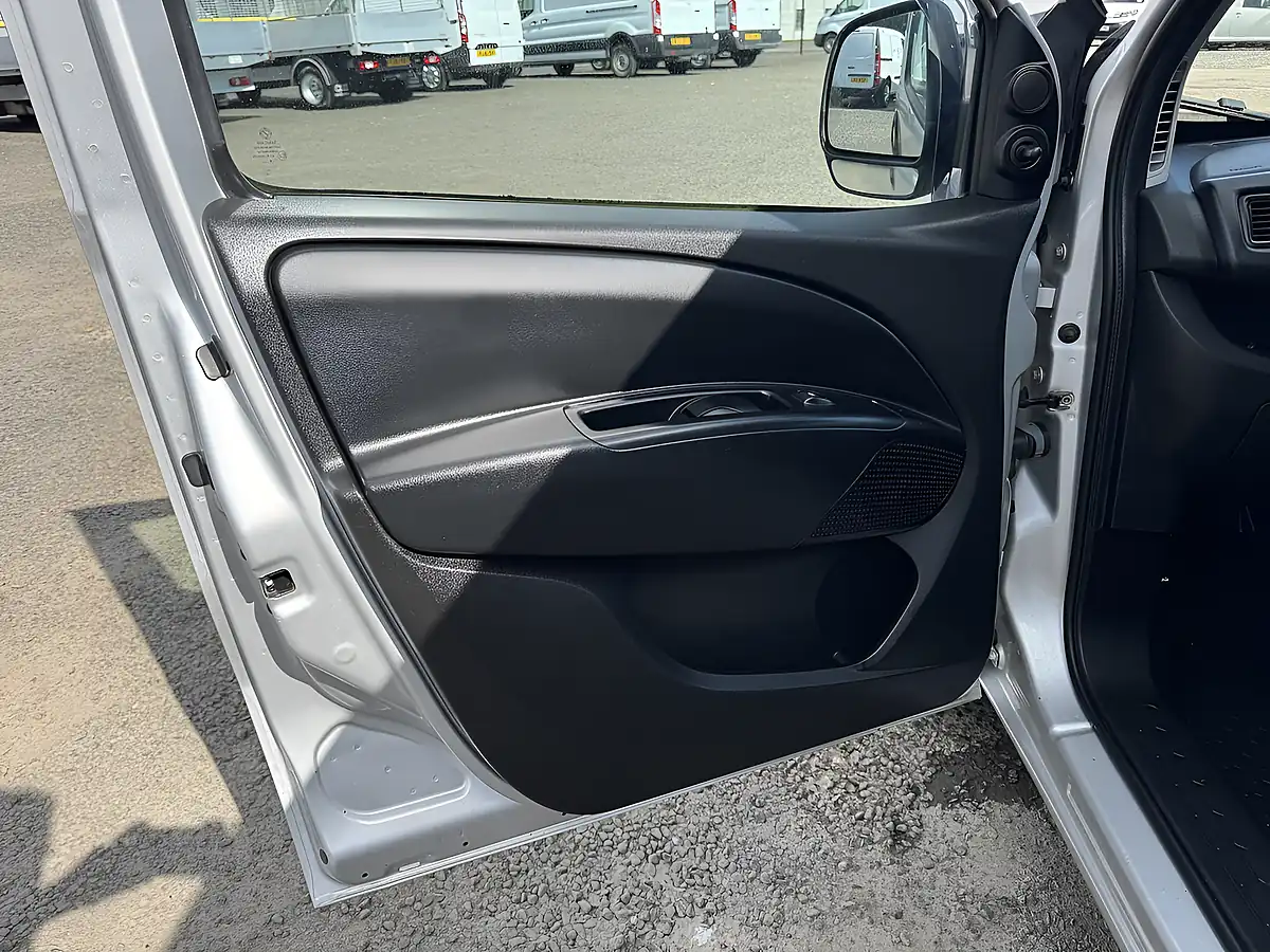 Used 2014 Vauxhall Combo Sportive Silver - Interior and Exterior details 9