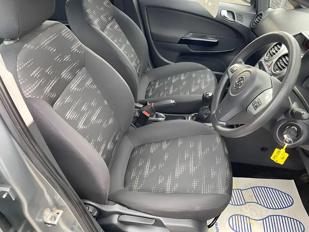 Used 2014 Vauxhall Corsa Design Silver - Interior and Exterior details 10