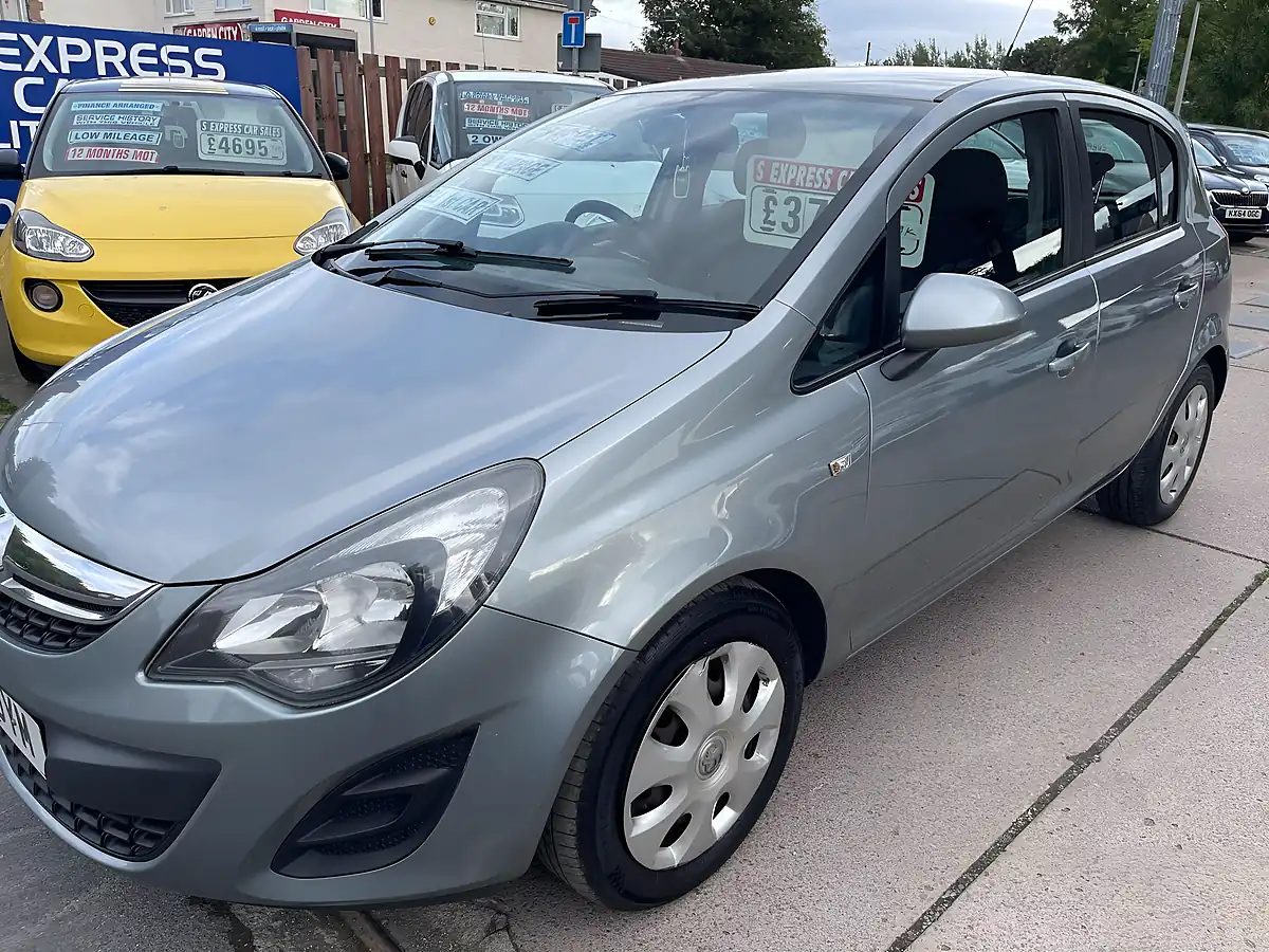 Used 2014 Vauxhall Corsa Design Silver - Interior and Exterior details 16