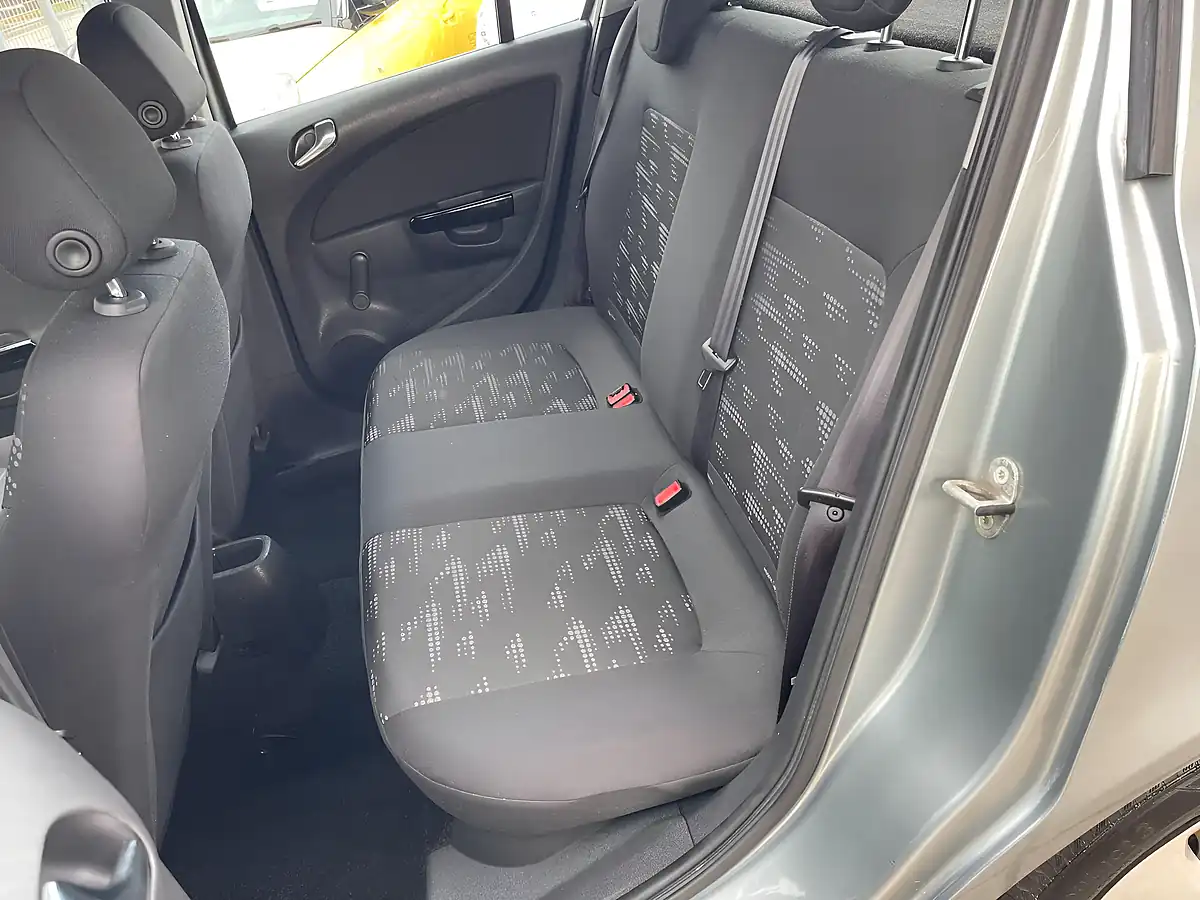 Used 2014 Vauxhall Corsa Design Silver - Interior and Exterior details 19