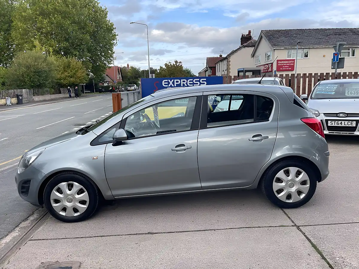 Used 2014 Vauxhall Corsa Design Silver - Interior and Exterior details 5