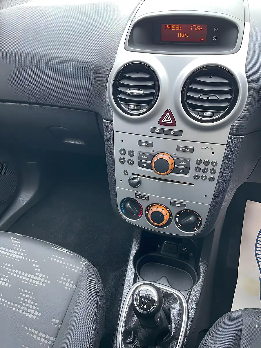 Used 2014 Vauxhall Corsa Design Silver - Interior and Exterior details 7