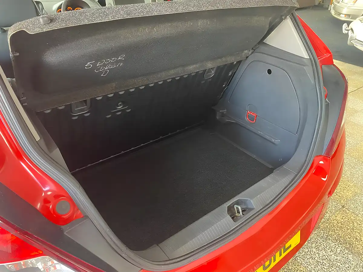 Used 2014 Vauxhall Corsa Excite Red - Interior and Exterior details 13