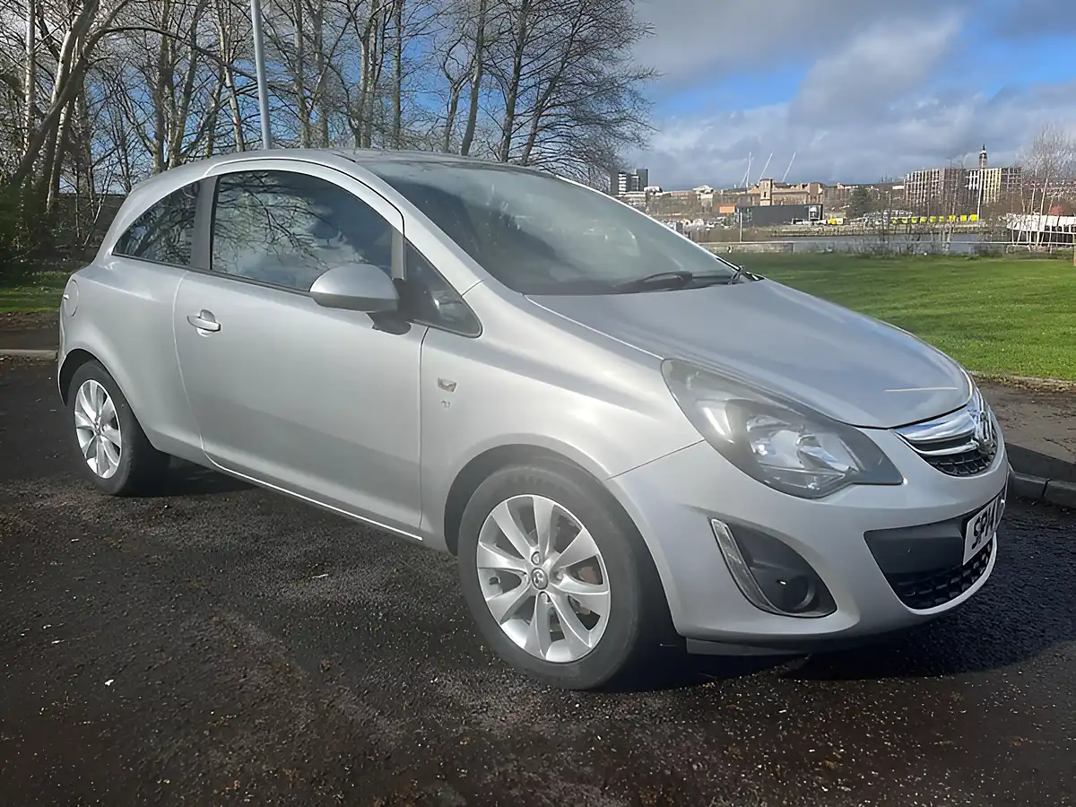 Used 2014 Vauxhall Corsa Excite Sovreign Silver - Interior and Exterior details 17