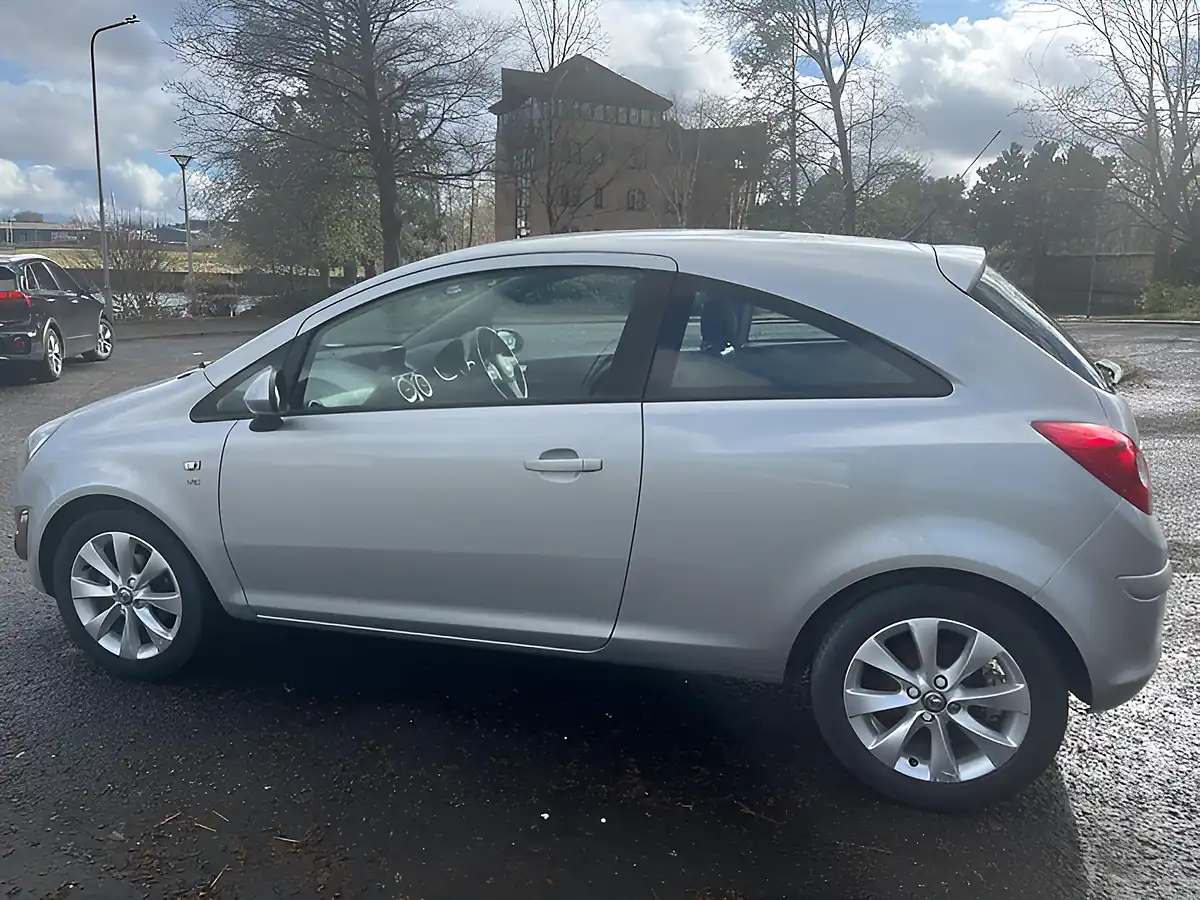 Used 2014 Vauxhall Corsa Excite Sovreign Silver - Interior and Exterior details 8