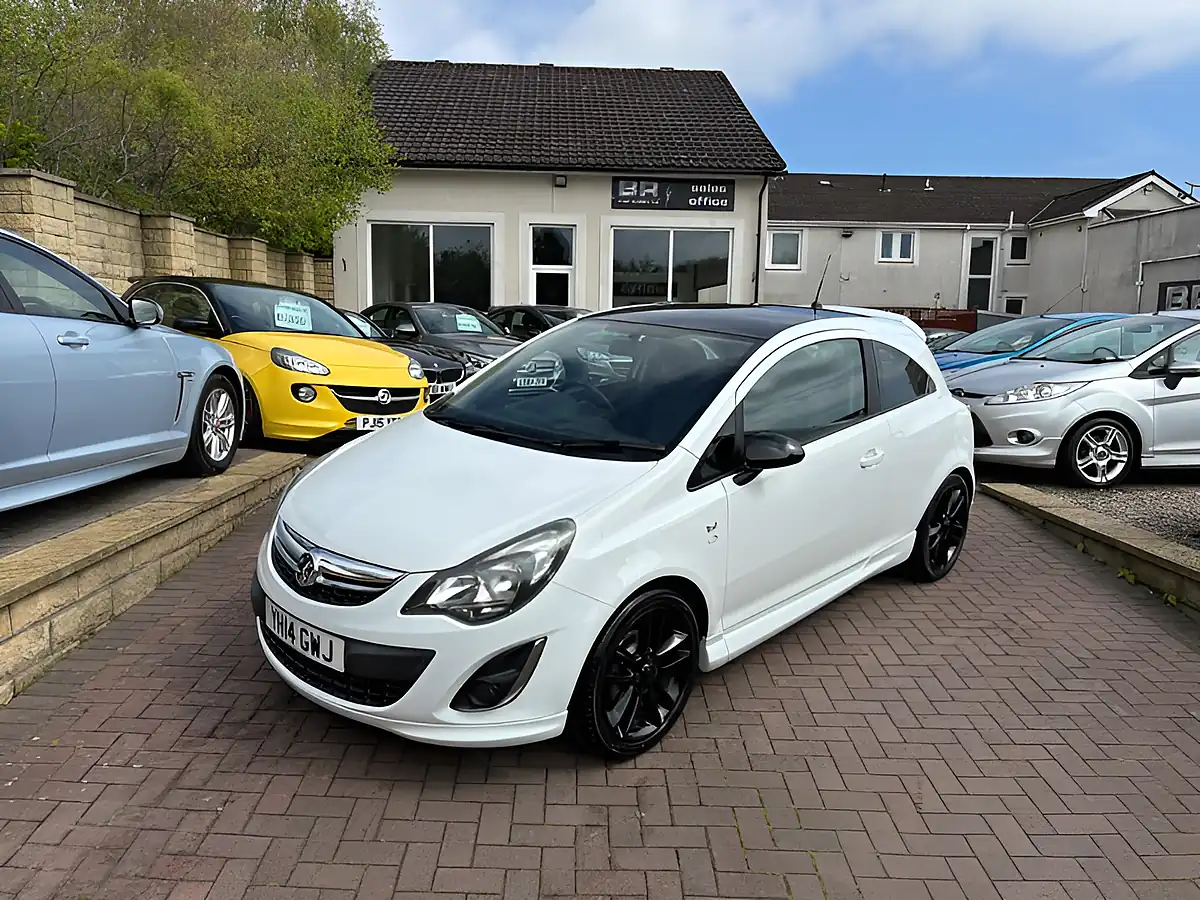 Used 2014 Vauxhall Corsa Limited Edition Arctic White - Front View