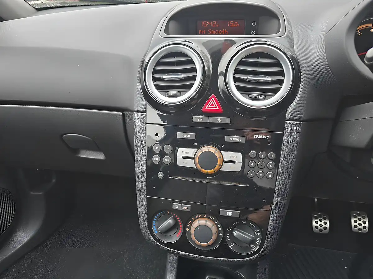 Used 2014 Vauxhall Corsa Limited Edition Grey - Interior and Exterior details 5