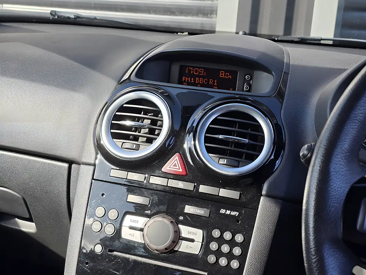 Used 2014 Vauxhall Corsa Limited Edition White - Interior and Exterior details 10