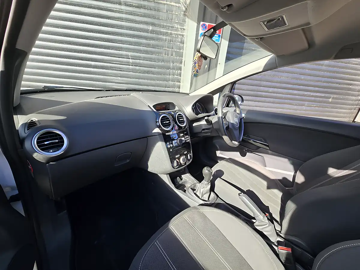 Used 2014 Vauxhall Corsa Limited Edition White - Interior and Exterior details 8