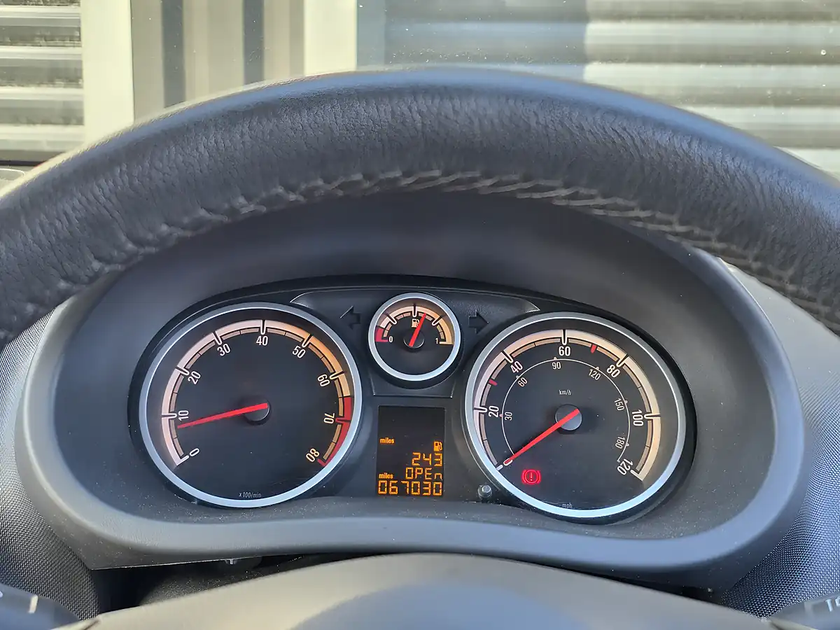Used 2014 Vauxhall Corsa Limited Edition White - Interior and Exterior details 9