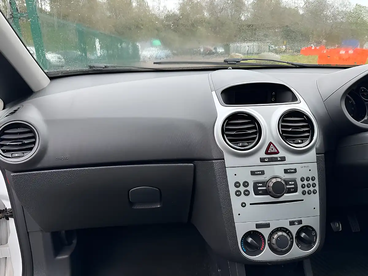 Used 2014 Vauxhall Corsa S White - Interior and Exterior details 10