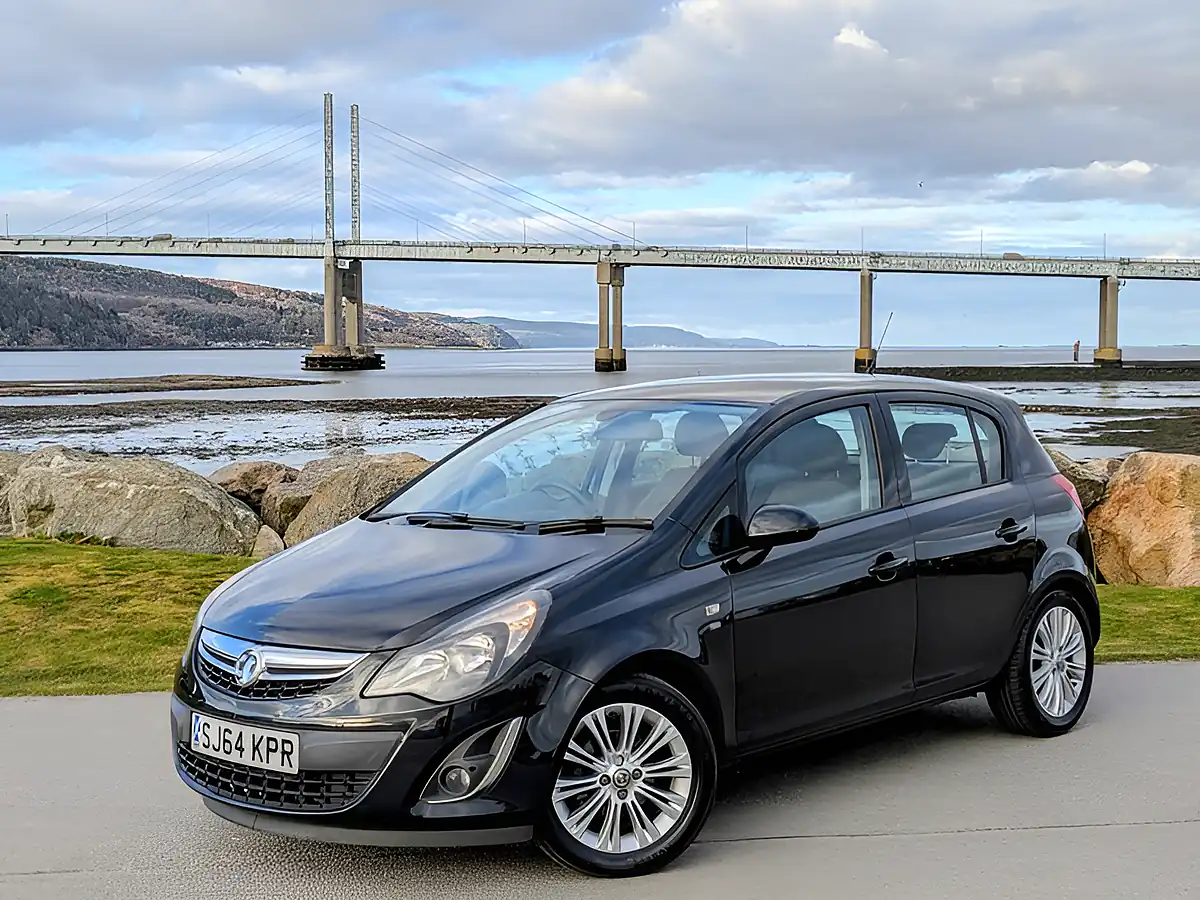Used 2014 Vauxhall Corsa Se Black - Front View