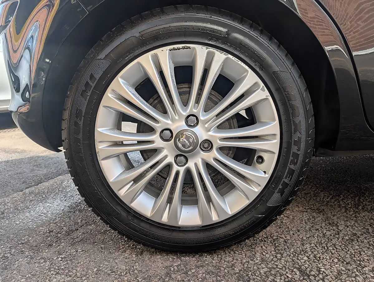 Used 2014 Vauxhall Corsa Se Black - Interior and Exterior details 11