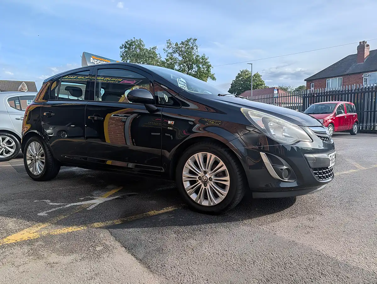 Used 2014 Vauxhall Corsa Se Black - Interior and Exterior details 5