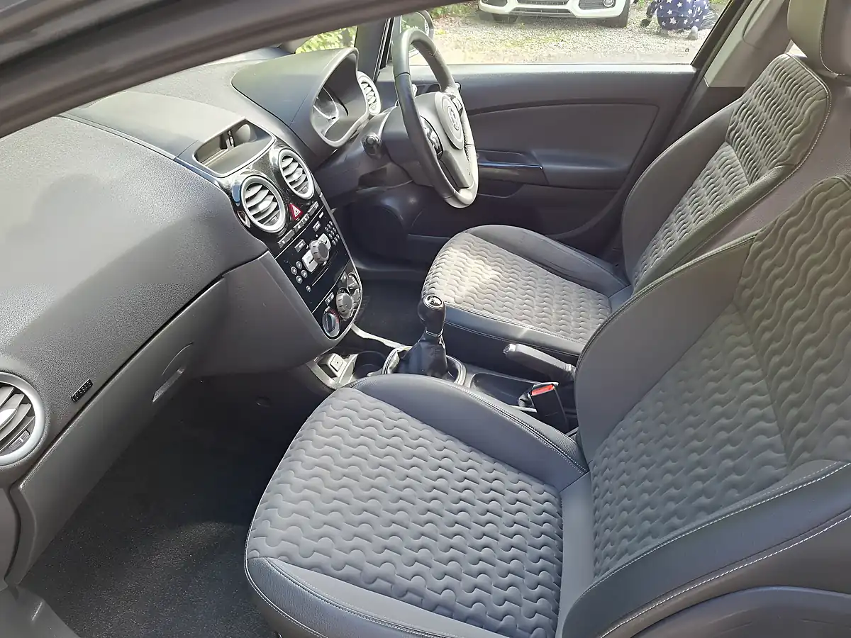 Used 2014 Vauxhall Corsa Se Black - Interior and Exterior details 11